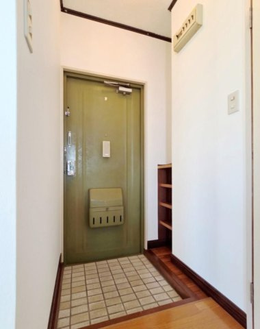 BASE津田の玄関