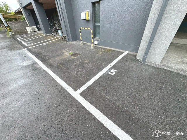 PRIMROSEの駐車場