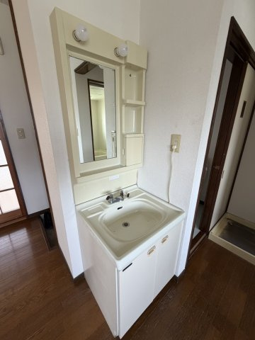 小宅コーポの独立洗面台