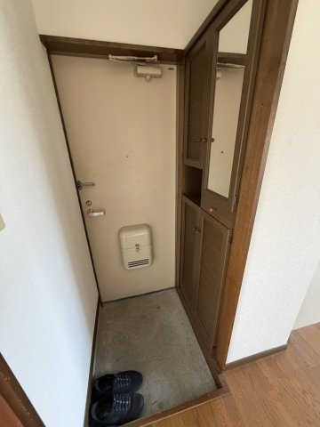 小宅コーポの玄関