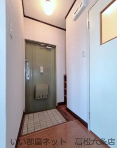 BASE津田の玄関