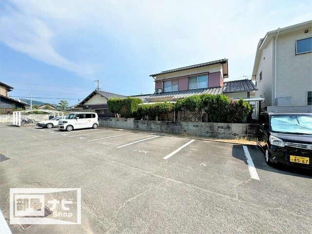 フォブール多田の駐車場