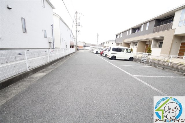 ドミールⅤの駐車場