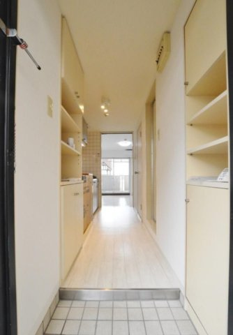 カレッジシティハイツの玄関