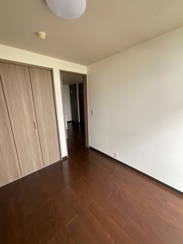 河村マンションの洋室