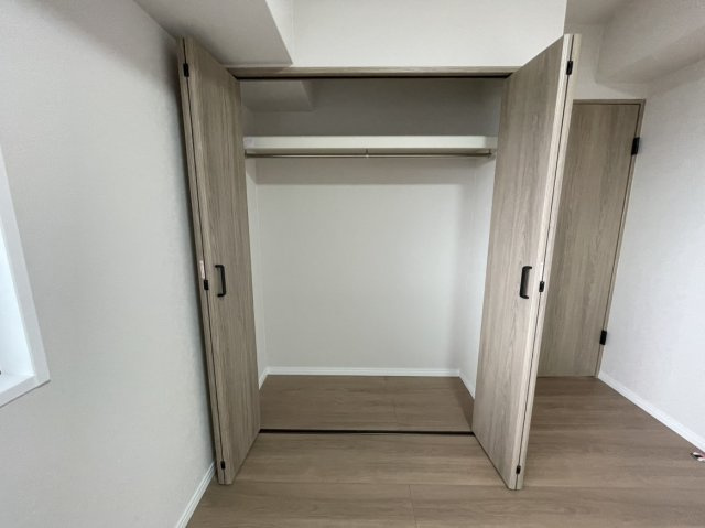 ダイアパレス宮西の収納|奥行きのあるクローゼットは収納力に優れており、大切な荷物をスッキリと一箇所にまとめることができます。