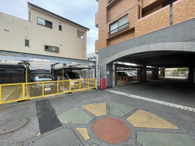 ダイアパレス宮西の駐車場|機械式駐車場です。