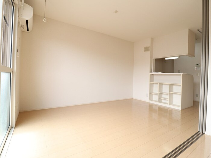 プレアデス見川　Eの居間・リビング|使いやすい居間です