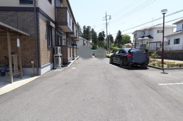 プレアデス見川　Eの駐車場|車をお持ちの方に嬉しい駐車場付きの物件です