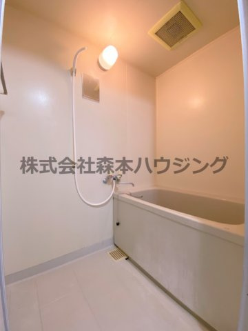【浴室】 | 　ラ・ヴィアン・ローズ | 落ち着いた空間のお風呂です