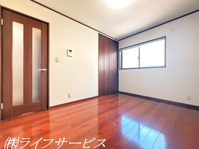 【洋室】 | 西三国３丁目中古戸建 | 洋室6.1帖/クローゼット有