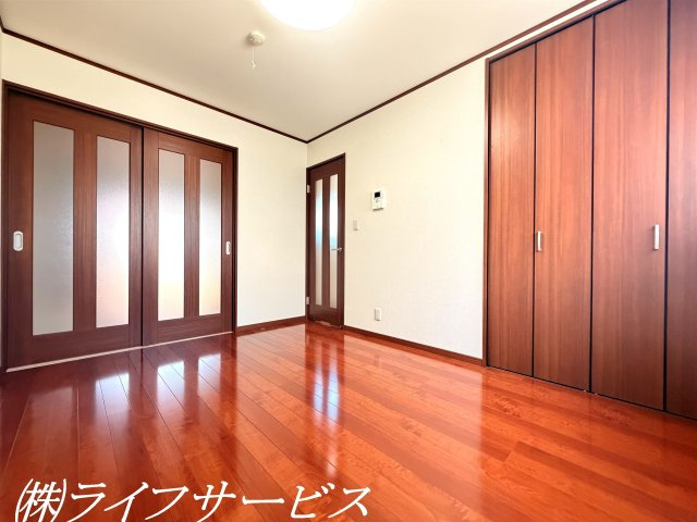 【洋室】 | 西三国３丁目中古戸建 | 洋室6.1帖/クローゼット有