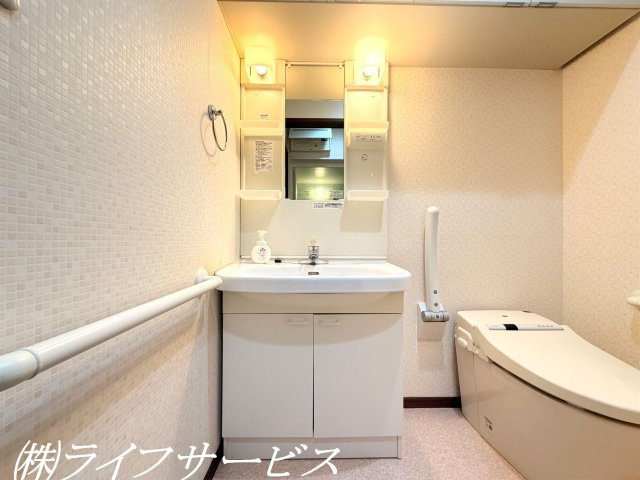 【洗面所】 | 西三国３丁目中古戸建 | 洗面化粧台