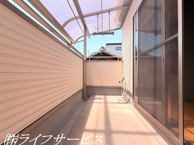 【バルコニー】 | 西三国３丁目中古戸建 | バルコニー／掃除や水やりに便利な水栓あり
