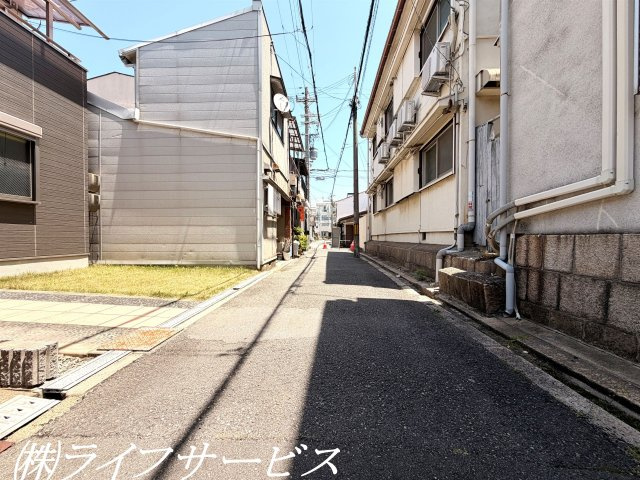【前面道路含む現地写真】 | 西三国３丁目中古戸建 | 前面道路／南側接道