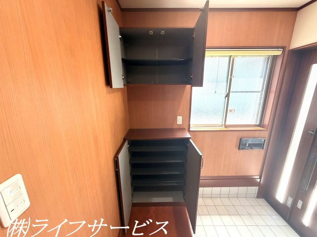 【玄関】 | 西三国３丁目中古戸建 | 玄関/シューズボックス有