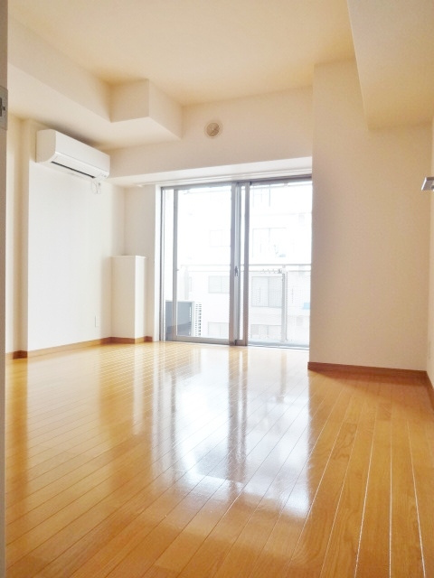 エルフレア三鷹の洋室|西向きでも明るいお部屋