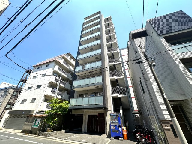 フォースター浅草今戸の外観|周囲の景観と調和する、落ち着きある洗練デザイン。日常の風景にさりげない美しさを添える、ちょうどよい存在感です。