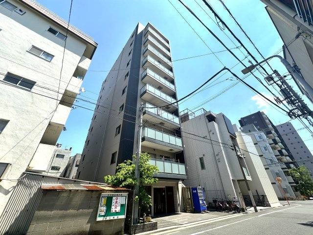 フォースター浅草今戸の外観|控えめながらも洗練されたフォルムが、街並みに自然と溶け込みます。ほどよい高さと落ち着きのある佇まいが、住まう人に安心感と静かな誇りをもたらします。
