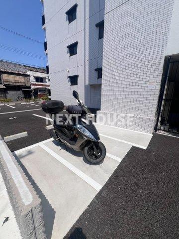 カウニス丸山通の駐車場