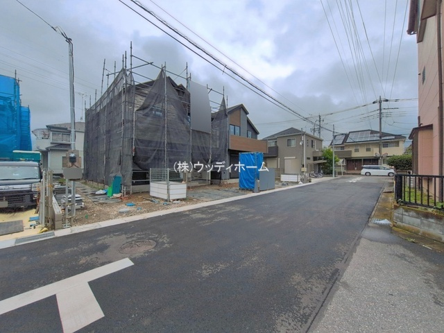 越谷市大泊1期　新築一戸建て　3号棟の前面道路含む現地写真