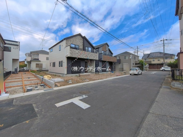 越谷市大泊1期　新築一戸建て　3号棟の前面道路含む現地写真