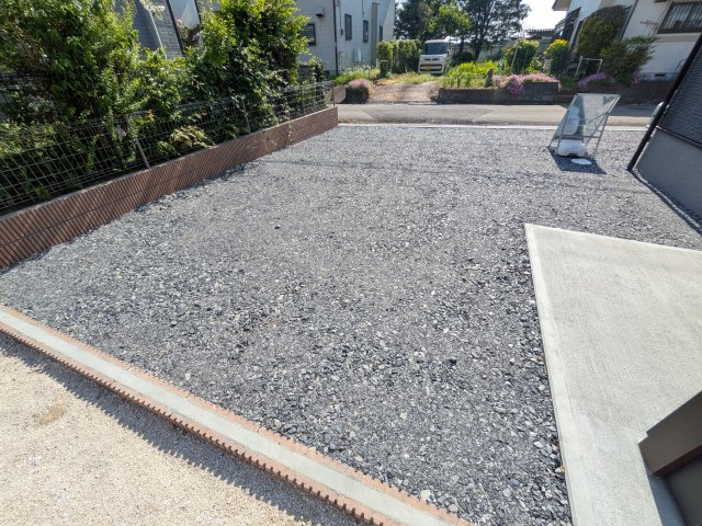 第1　牛久市岡見町　新築戸建ての駐車場