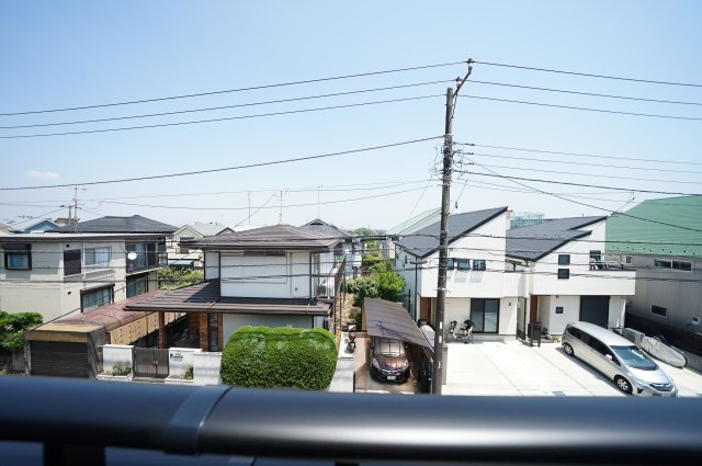 【横浜市南区永田台23-3全2棟新築戸建て】★仲介手数料無料★（永田台小学校・永田中学校）の展望|周辺に高い建物が少なく、空の広がりを感じられる眺望。開放感があり、晴れた日は気持ちの良い景色が広がります。