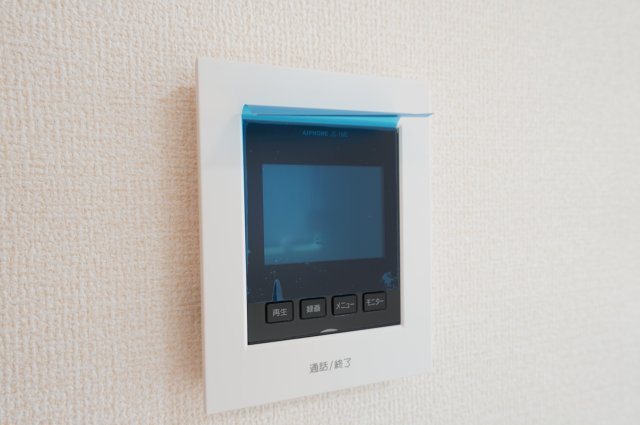 【横浜市南区永田台23-3全2棟新築戸建て】★仲介手数料無料★（永田台小学校・永田中学校）のセキュリティ|来訪者の顔を確認できるTVモニター付きインターフォン。防犯面にも配慮された設備です。