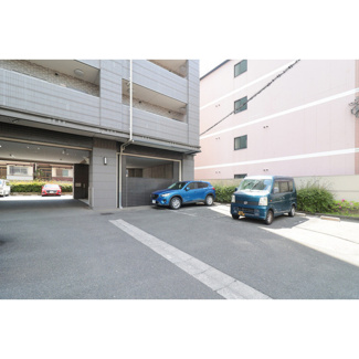 【駐車場】 | レジデンス京橋スクエア | 駐車場があるので、車を買う予定の方も安心です