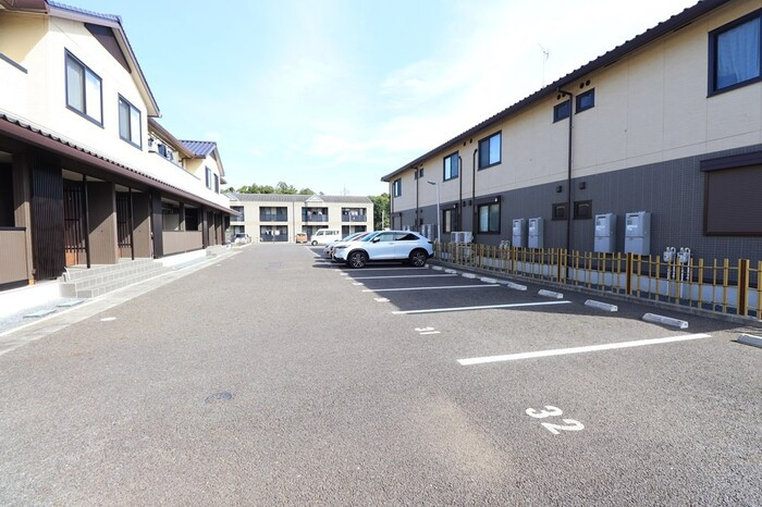 レジデンスＭＩＹＡＢＩ　Ａの駐車場|駐車スペースもあります
