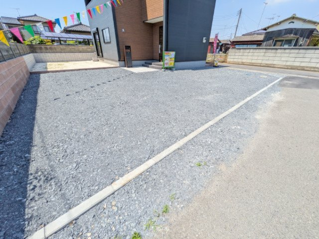 第3　土浦市並木　新築戸建ての駐車場|駐車は6台以上可能です♪