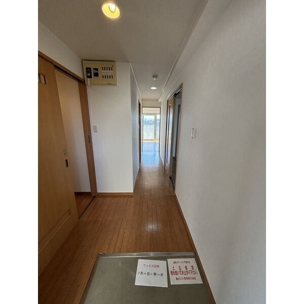 春日井市二子町１丁目の賃貸マンションの玄関