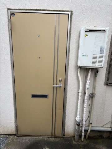 平塚市天沼の店舗事務所の玄関