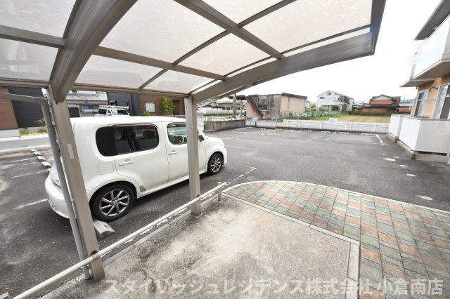 ヴィラシャーメゾン行橋　プリモの駐車場