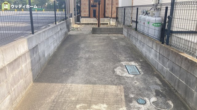 越谷市東大沢2丁目　中古一戸建ての駐車場