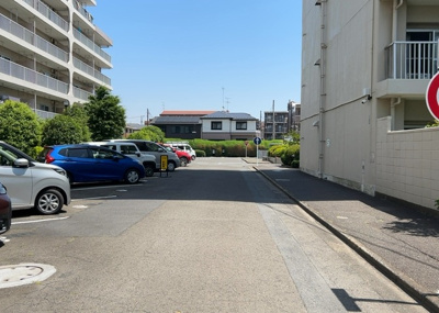 【駐車場】 | 相模原リリエンハイムＣ棟 | 駐車場と明記されていても、最小スペースでつくられた駐車場だと大型車は駐車できなかったり、出入りしにくくなったりする可能性があります。お車のサイズと購入したい物件の駐車場のサイズを現地で確認しましょう。