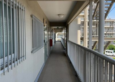 【その他共用部分】 | 相模原リリエンハイムＣ棟 | 共有部分は、住民なら誰もが使える設備のこと。例えば駐車場やエレベーター、インターネット設備、セキュリティ設備などがあります。他にも、マンションの廊下・外部階段やエントランス・ゴミ置き場などがあります。