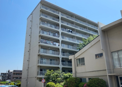 【構造・工法・仕様】 | 相模原リリエンハイムＣ棟 | ＲＣ造、Reinforced Concreteは直訳すると補強されたコンクリートです。主に柱や梁・床・壁が鉄筋とコンクリートで構成おり、鉄筋を組んだ型枠にコンクリートを流し込んで固めたものを指します。