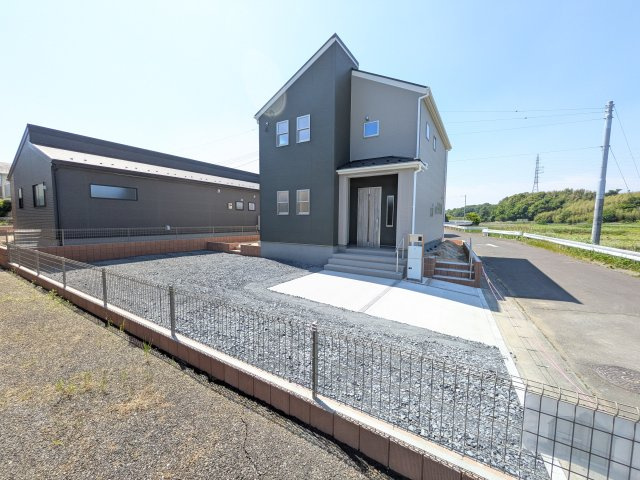 第1　土浦市木田余東台　新築戸建て　1号棟の前面道路含む現地写真|現地案内会開催中です！ 平日のご見学も可能です。 お気軽にお問い合わせください♪ 【リアライズ不動産】 0297-86-8370まで♪