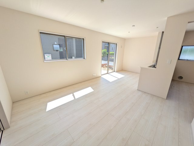 第1　土浦市木田余東台　新築戸建て　1号棟の居間・リビング|南向きで明るく陽当たりの良いリビングです♪