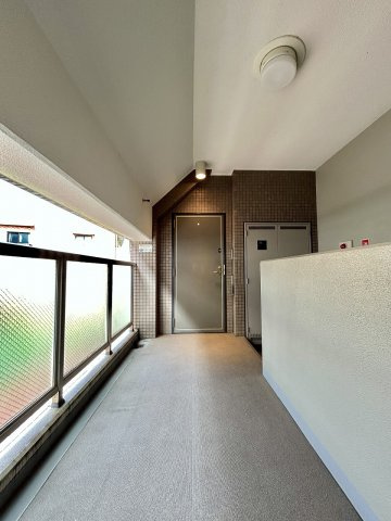 ユニテ藤が丘ウエストテラスの玄関|突き当りの角部屋なのでプライベート性◎なお部屋です。