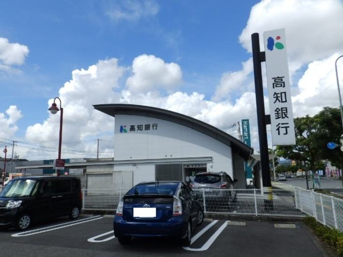 リビングタウン薊野の周辺|高知銀行