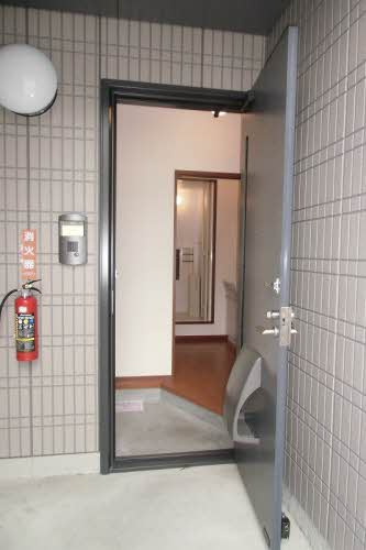 アメニティ朝倉 A棟の玄関
