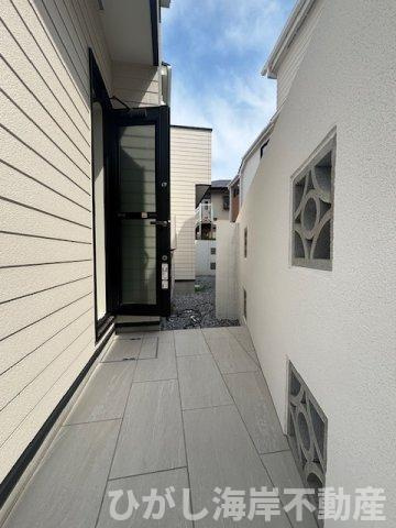 藤沢市辻堂６丁目　新築戸建　全3棟の庭|お庭から入ると脱衣所