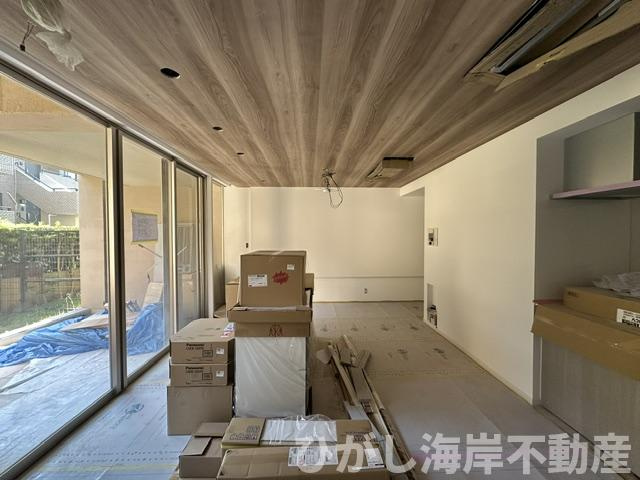 グランドメゾン鎌倉由比ガ浜の居間・リビング|5月17日撮影　新規リフォーム中　19.9帖　LDK