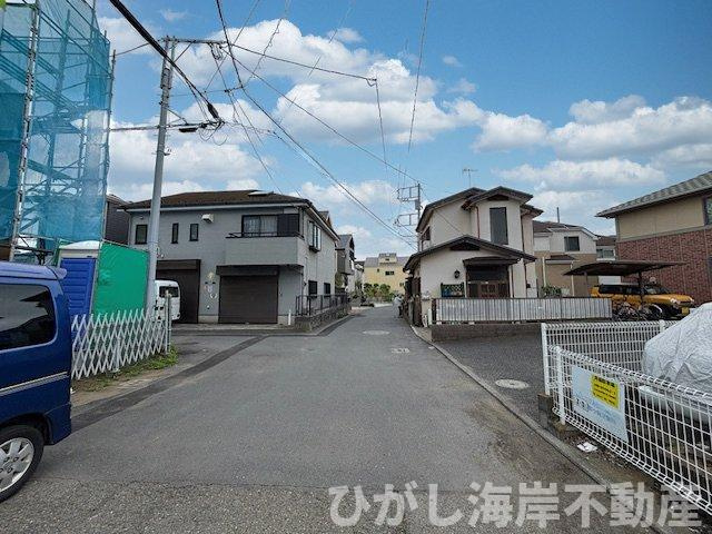 新築戸建　茅ヶ崎市美住町　の前面道路含む現地写真|5月23日撮影　建築中　現地外観