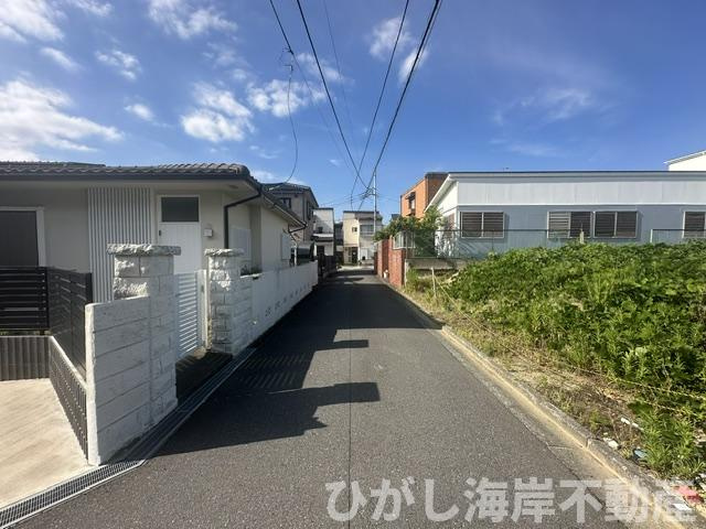 鎌倉市腰越１丁目　新築戸建の前面道路含む現地写真|6月6日撮影　建築中　現地外観