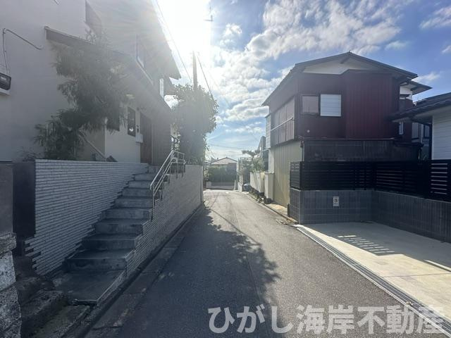 鎌倉市腰越１丁目　新築戸建の前面道路含む現地写真|6月6日撮影　建築中　現地外観