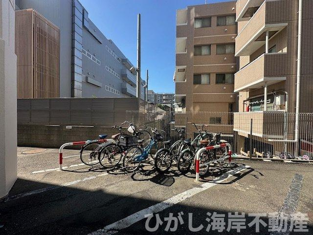 片瀬東映マンションの駐輪場|敷地内駐輪場